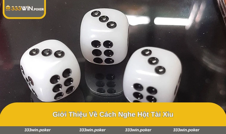 Chén và hột tài xỉu trên mặt bàn gỗ